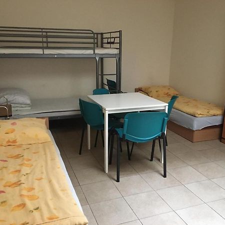 Noclegi Pracownicze Zielonka  Esterno foto