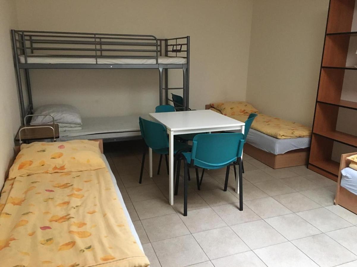 Noclegi Pracownicze Zielonka  Esterno foto